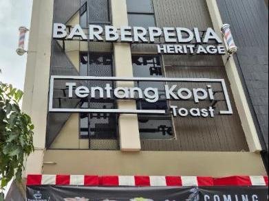 Outlet Tentang Kopi Toast di gedung Barberpedia Heritage